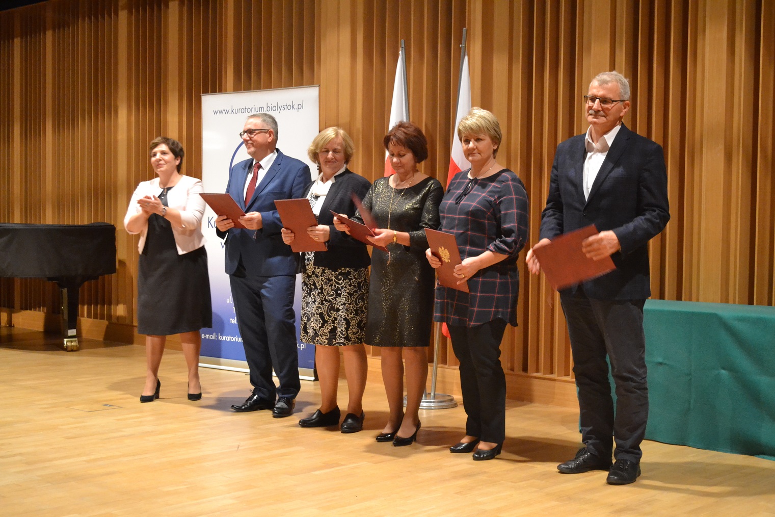 Krzyże zasługi, medale i nagrody trafiły w piątek do ponad 100 nauczycieli z całej Suwalszczyzny