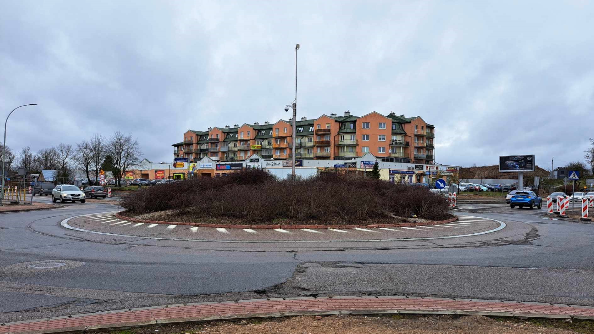 Suwalscy kierowcy apelują, aby w czasie remontu ronda przy ulicy Sikorskiego udostępnić im przejazd kładką nad Czarną Hańczą