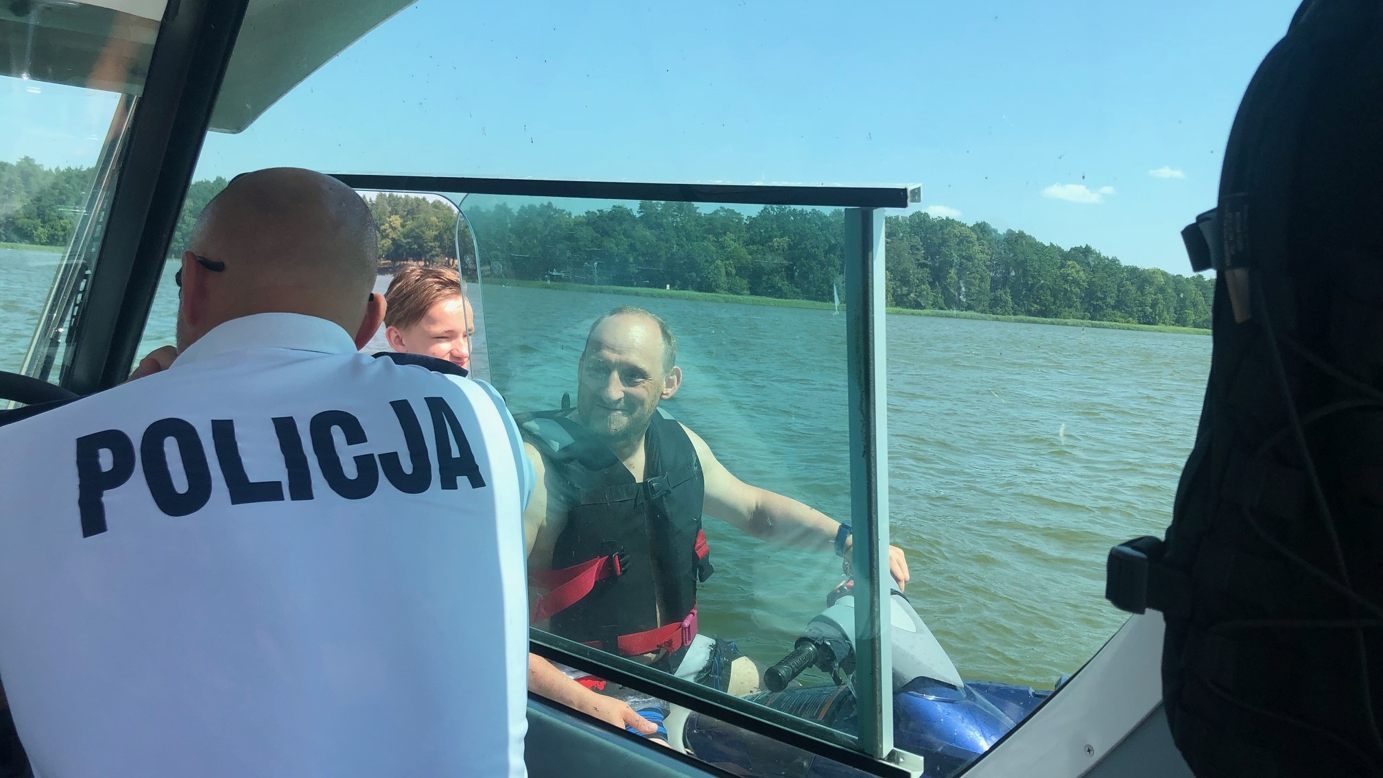 Policja i WOPR w Augustowie łączą siły, by zwiększyć bezpieczeństwo na wodzie