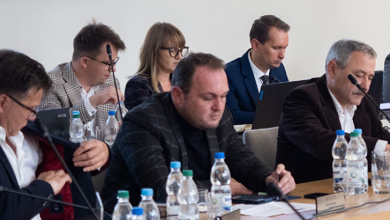 Augustowski radny Rafał Harasim nie złamał prawa. Tak orzekł Wojewódzki Sąd Administracyjny w Białymstoku