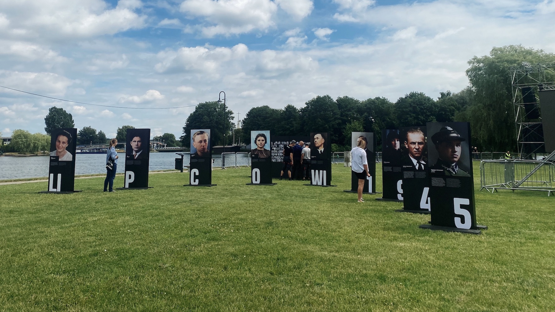 Wystawę "Lipcowi. Twarze ofiar Obławy Augustowskiej" będzie można obejrzeć w Warszawie