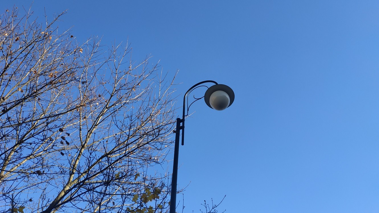 O doświetlenie przejść dla pieszych po raz kolejny apeluje suwalski radny Kamil Lauryn