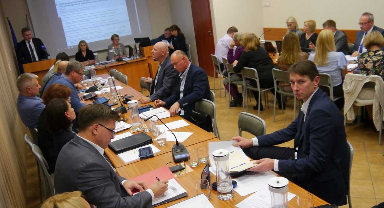 Augustowscy radni biją rekordy. Jedna z sesji trwała nawet 11 godzin, a 8 godzin to już norma