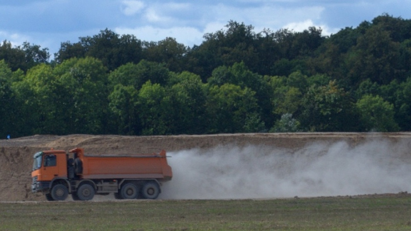 Ciężarówki niszczą ulicę Bałtycką