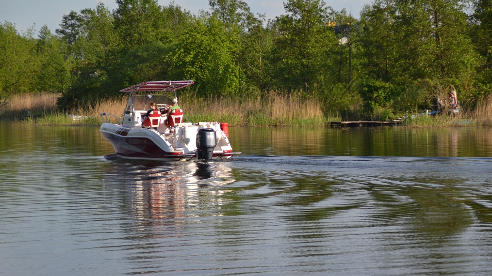Nadużywanie alkoholu na plażach, zaśmiecanie i nieprawidłowe parkowanie. To najczęstsze wakacyjne występki