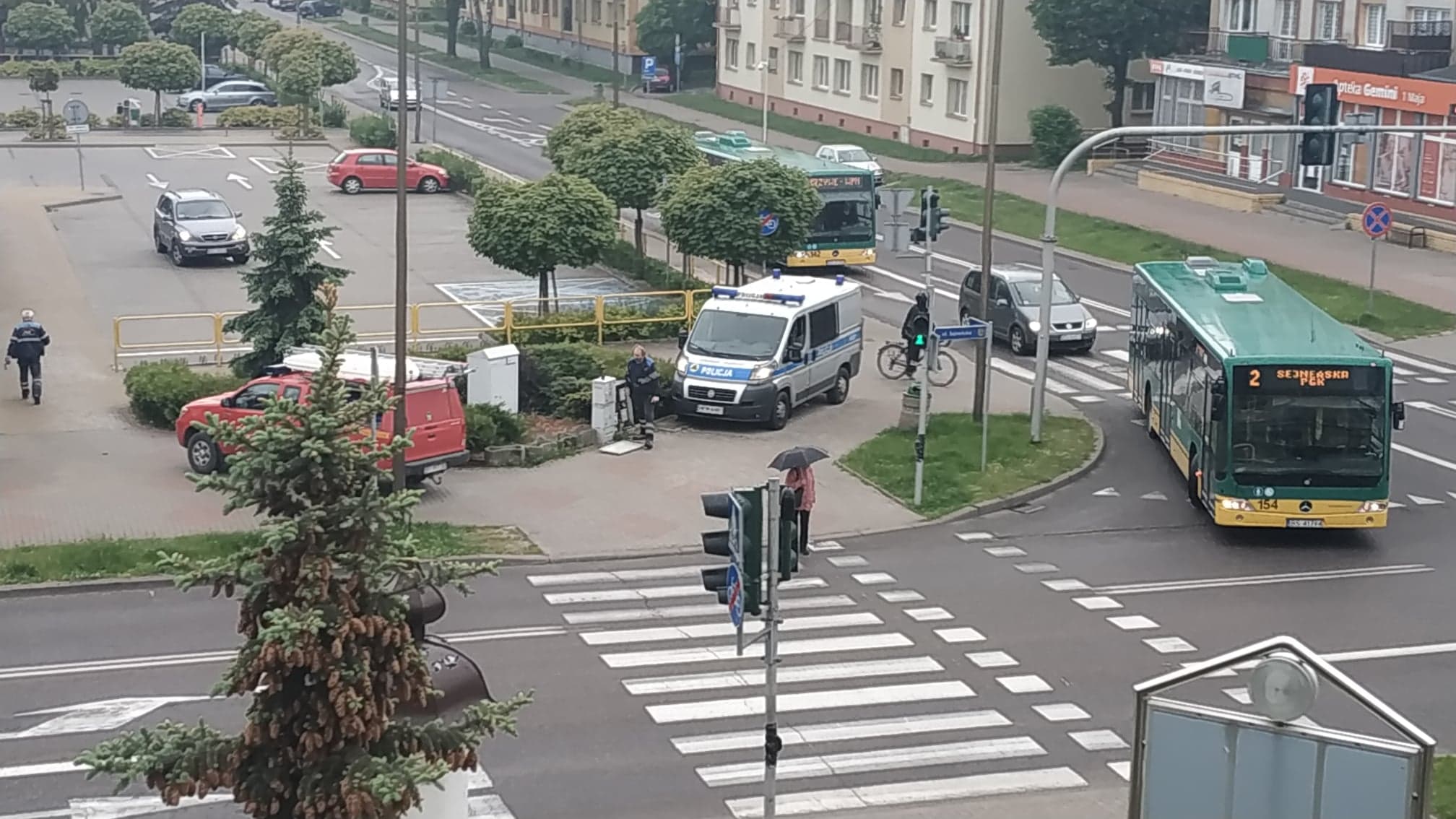 Policjanci natrafili na otwarte skrzynki transformatorów elektrycznych na rogu 1 Maja i Sejneńskiej