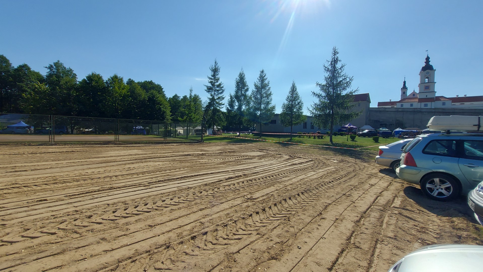 Zmienia się otoczenie klasztoru w Wigrach. Będzie łatwiej zaparkować
