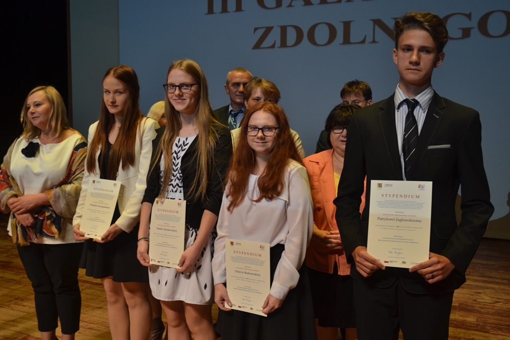 Suwałki. Wręczono nagrody dla najzdolniejszych uczniów