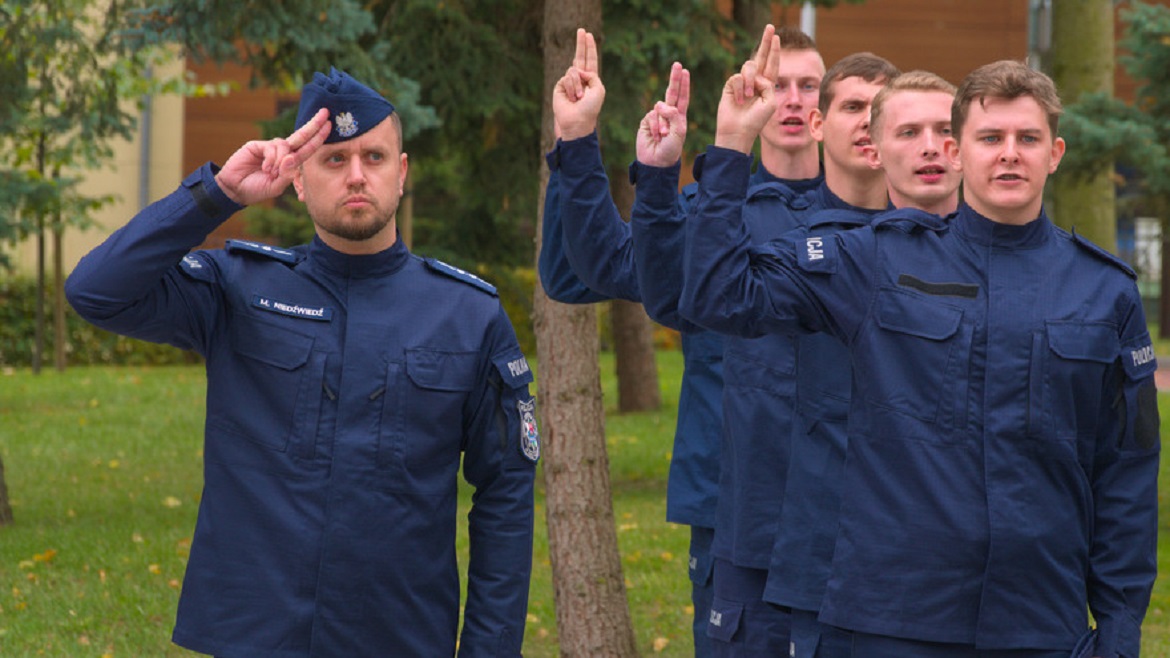Jest praca w policji, służbie więziennej i straży pożarnej