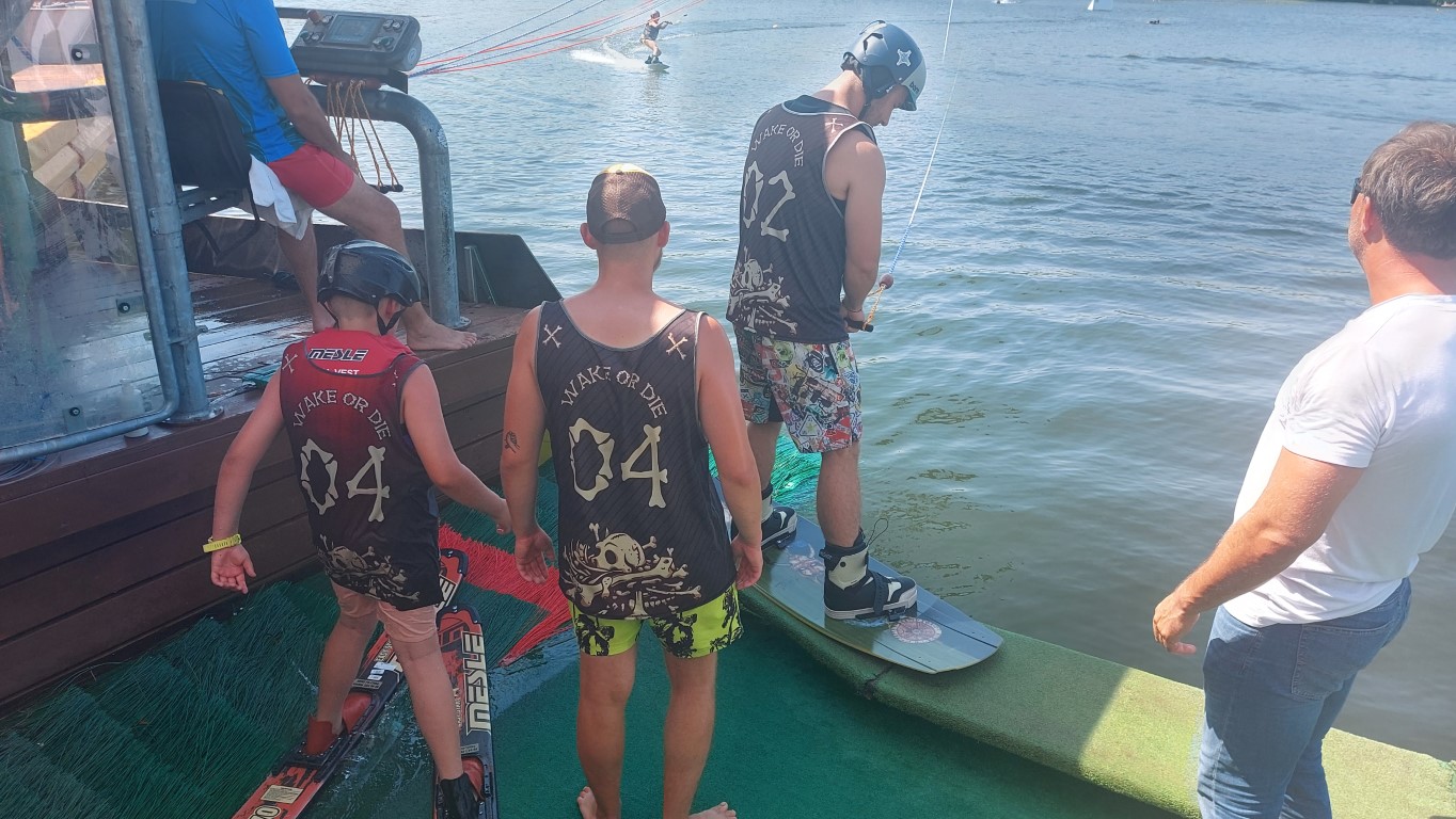 W ośrodku "Szelment" uczyły się jazdy na nartach wodnych, a niedługo zaczną zwiedzać region na rowerach