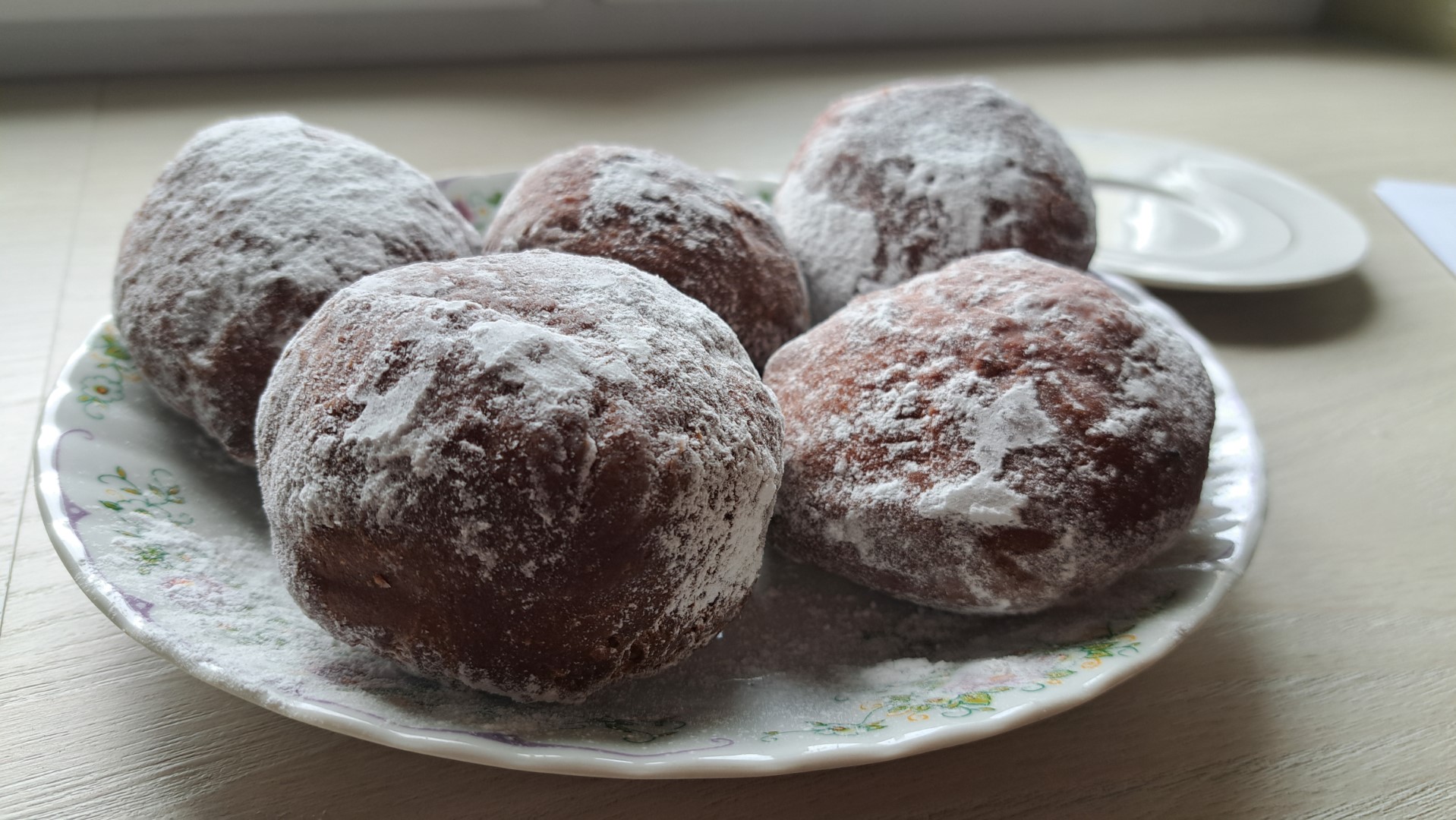 Dobry pączek musi być pulchny i elastyczny. Kalorie się nie liczą, liczy się smak