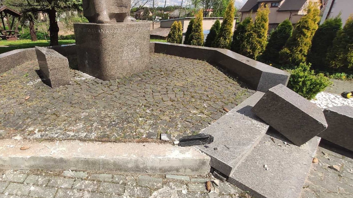 Trwa szacowanie kosztu naprawy pomnika sejneńskiego biskupa