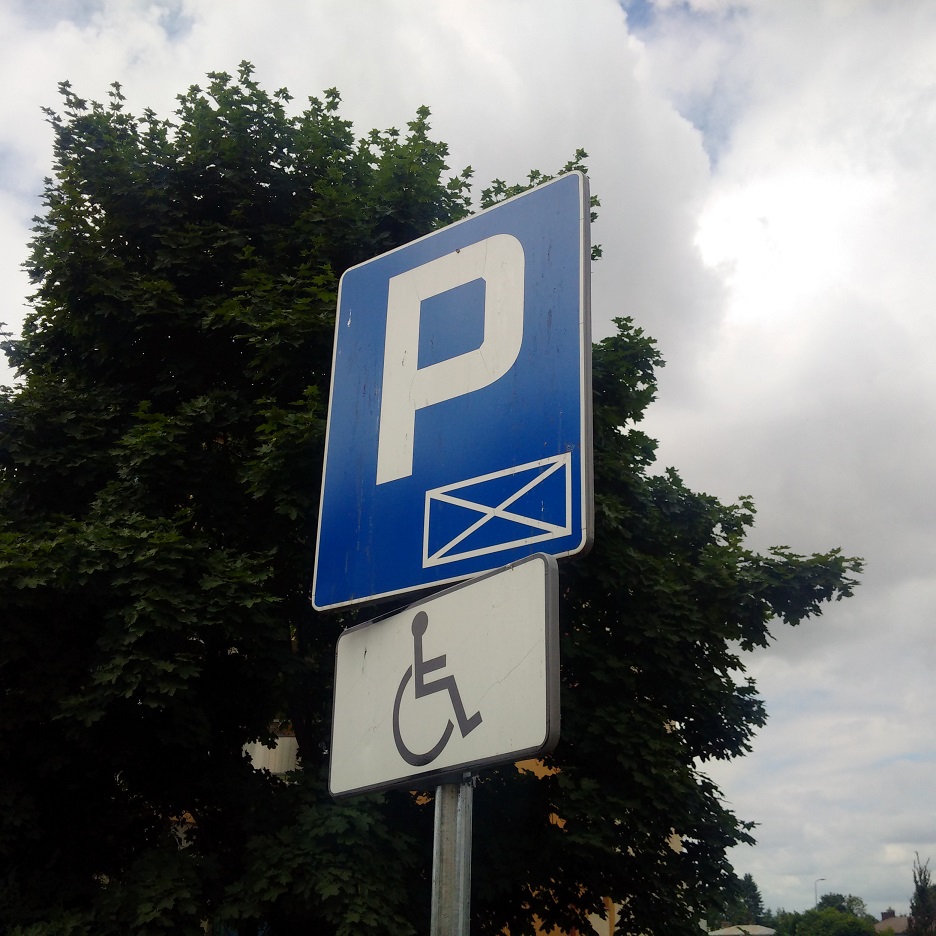 Suwałki. Niepełnosprawni chcący parkować za darmo, muszą mieć specjalny samochód
