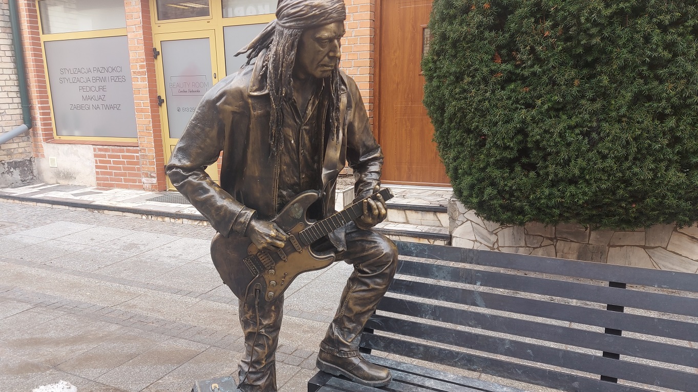 Suwalskiej policji nie udało się ustalić wandala, który zniszczył figurę bluesmana