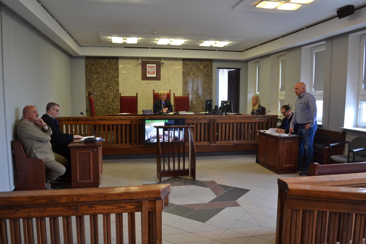 Augustowską oświatą rządzi strach — decyzją sądu za te słowa Mirosław Karolczuk nie musi przepraszać