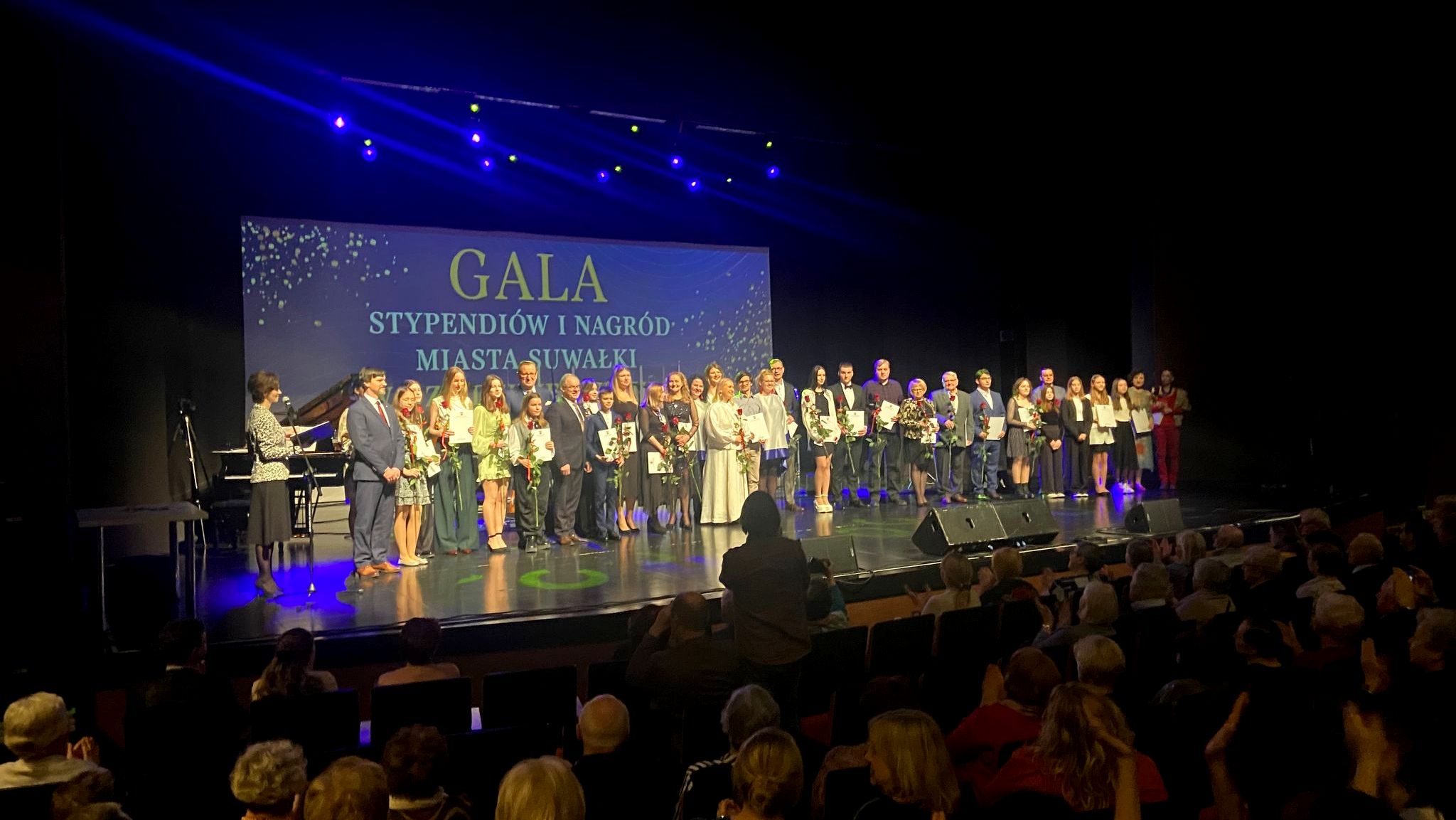 Nagrody i stypendia otrzymały od prezydenta osoby zasłużone dla promowania kultury w Suwałkach
