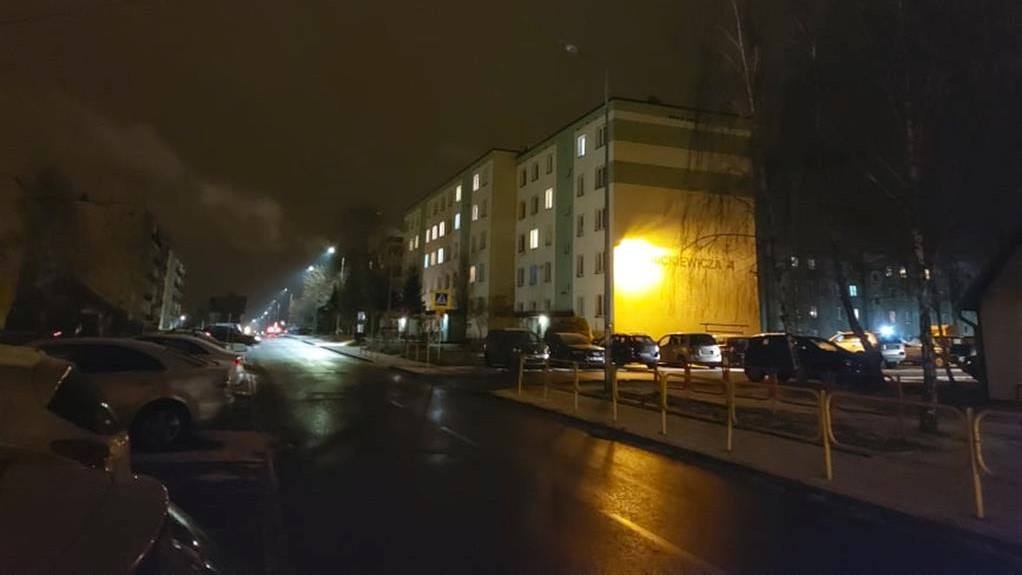 W Augustowie na części ulic jest ciemno, a w innych miejscach latarnie świecą się całą dobę