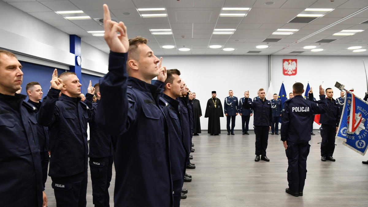 Szeregi suwalskiej policji powiększyły się o czterech funkcjonariuszy, a augustowskiej o jednego