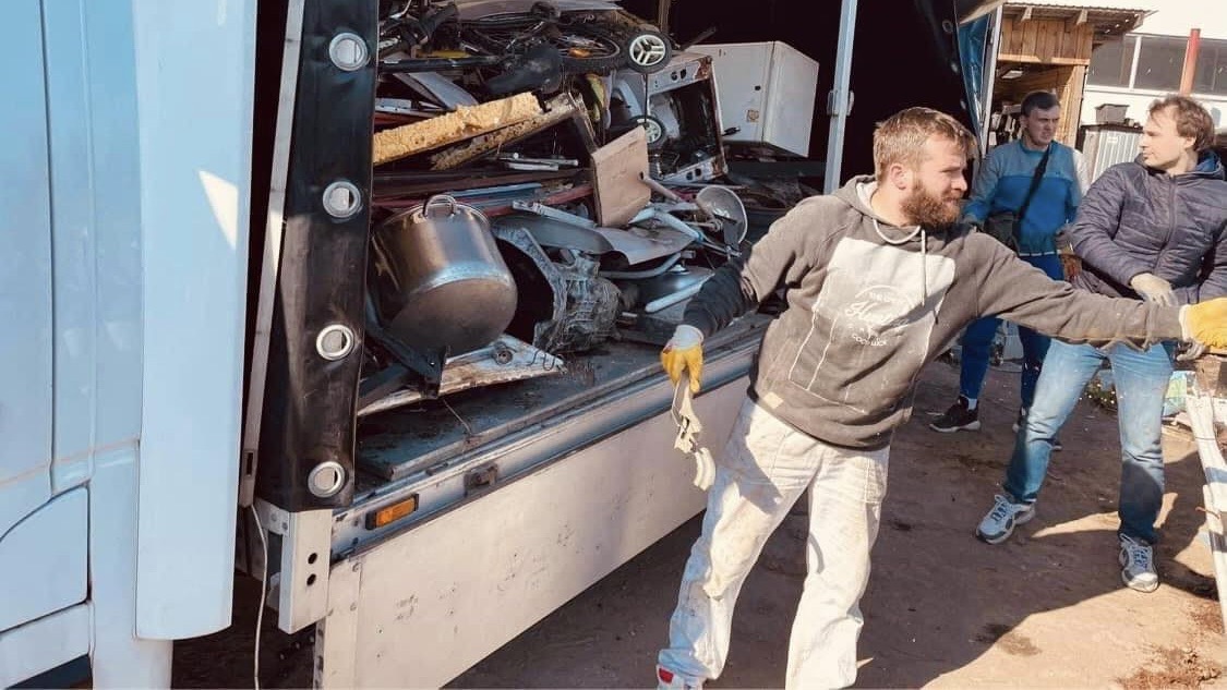 Zbiera w Polsce złom, żeby pomóc żołnierzom na Ukrainie