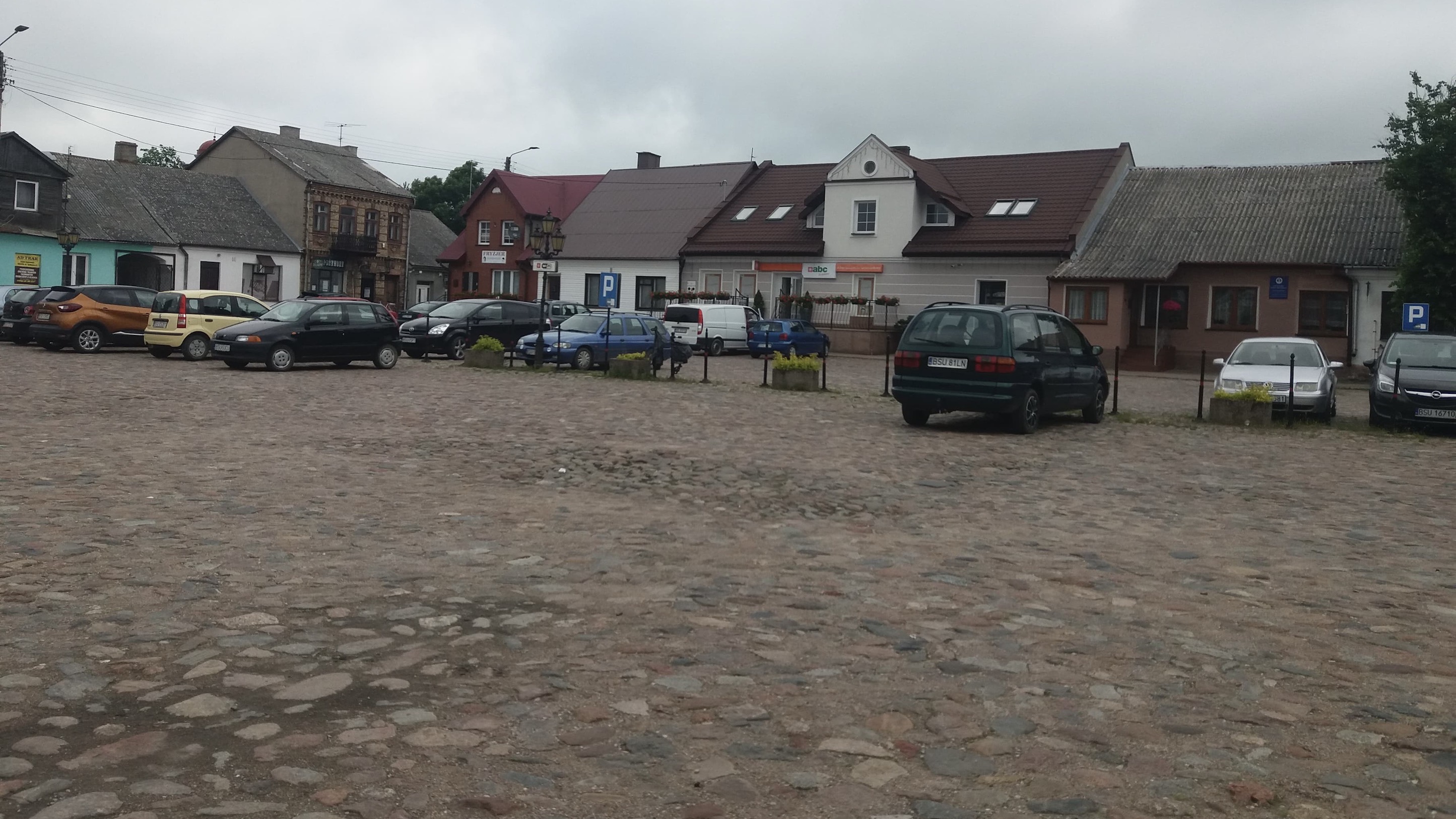 Wybrukowany kamieniami rynek w centrum Raczek przejdzie rewitalizację