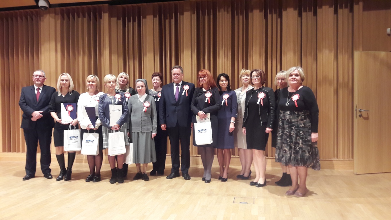 Suwałki. Wręczono nagrody laureatom Wojewódzkiego Konkursu Metodycznego "Rok Niepodległości"