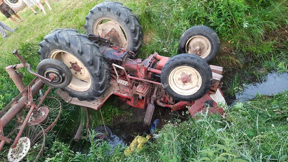 Nie żyje mężczyzna, który podczas prac polowych został przygnieciony przez ciągnik