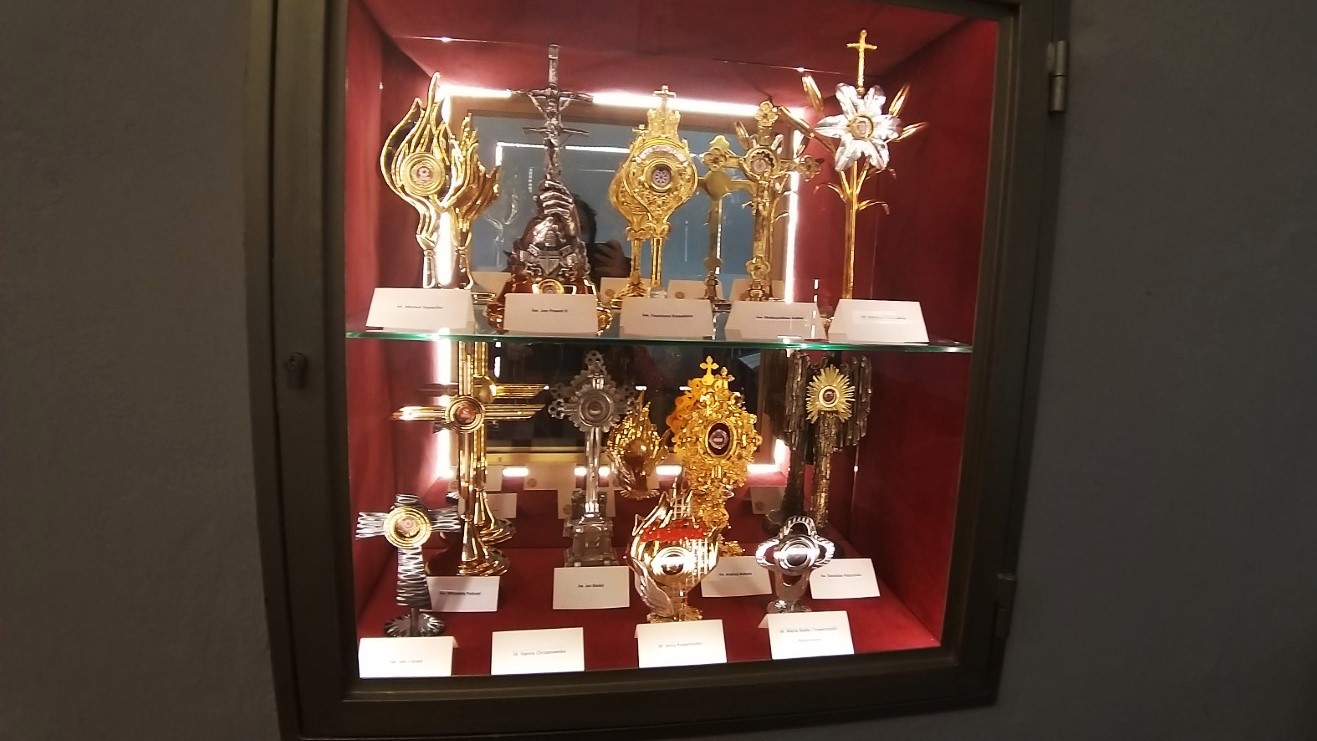 Opowieści różnej treści - relikwie w Wigrach