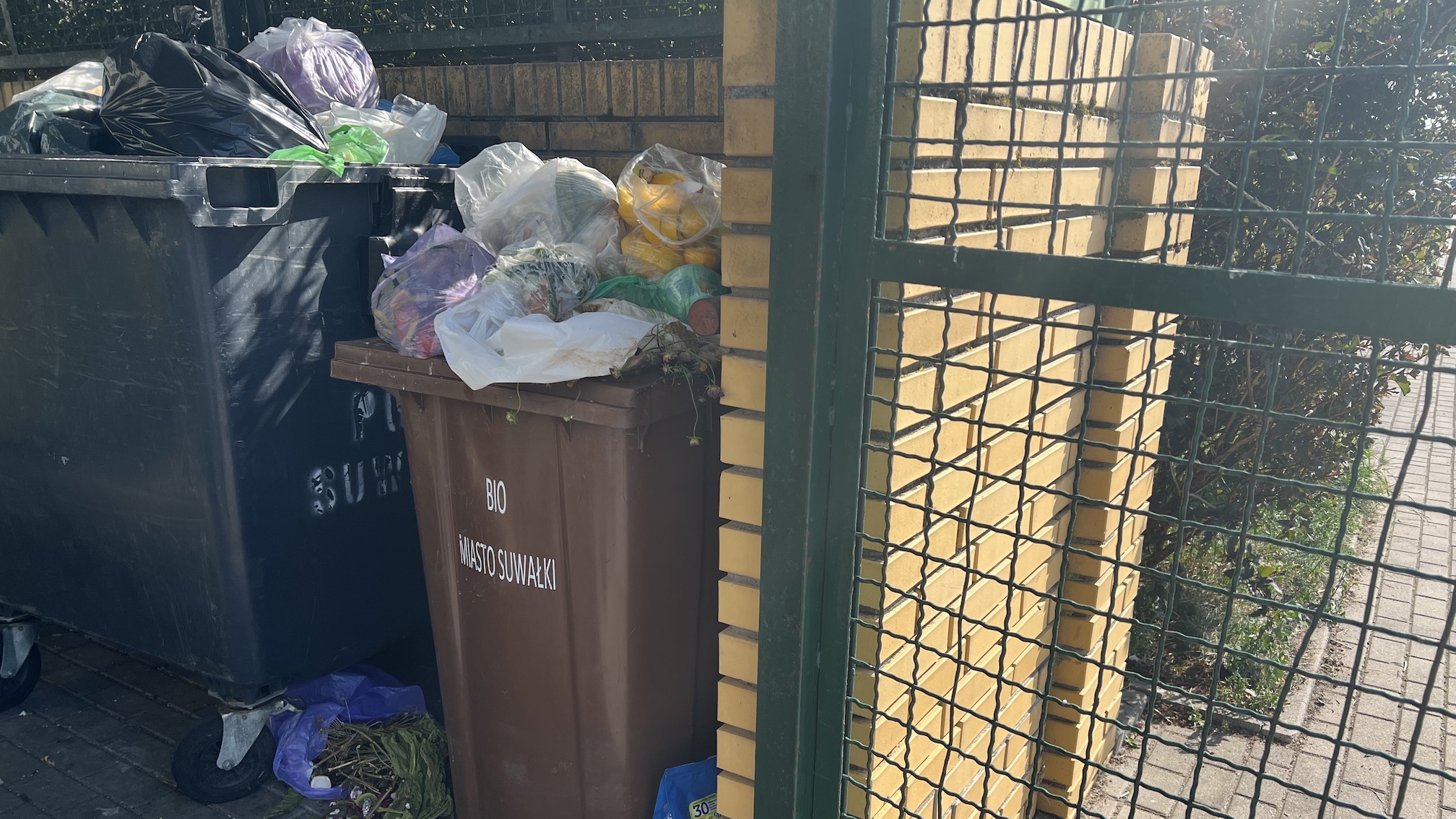 Radny proponuje, by więcej samotnych suwalczan mogło skorzystać z ulgi na wywóz śmieci