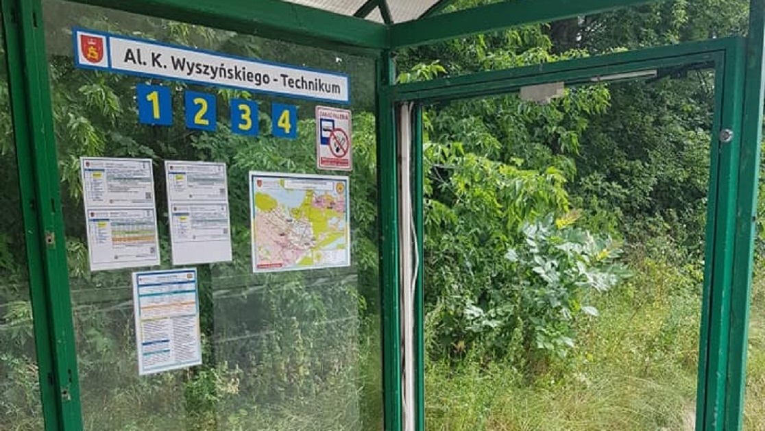 W Augustowie coraz częściej niszczone są wiaty przystankowe