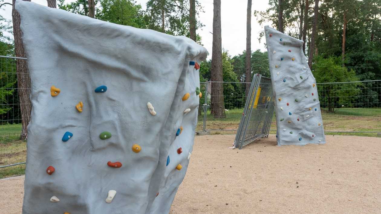 Nad jeziorem Necko w Augustowie powstają trzy ścianki wspinaczkowe