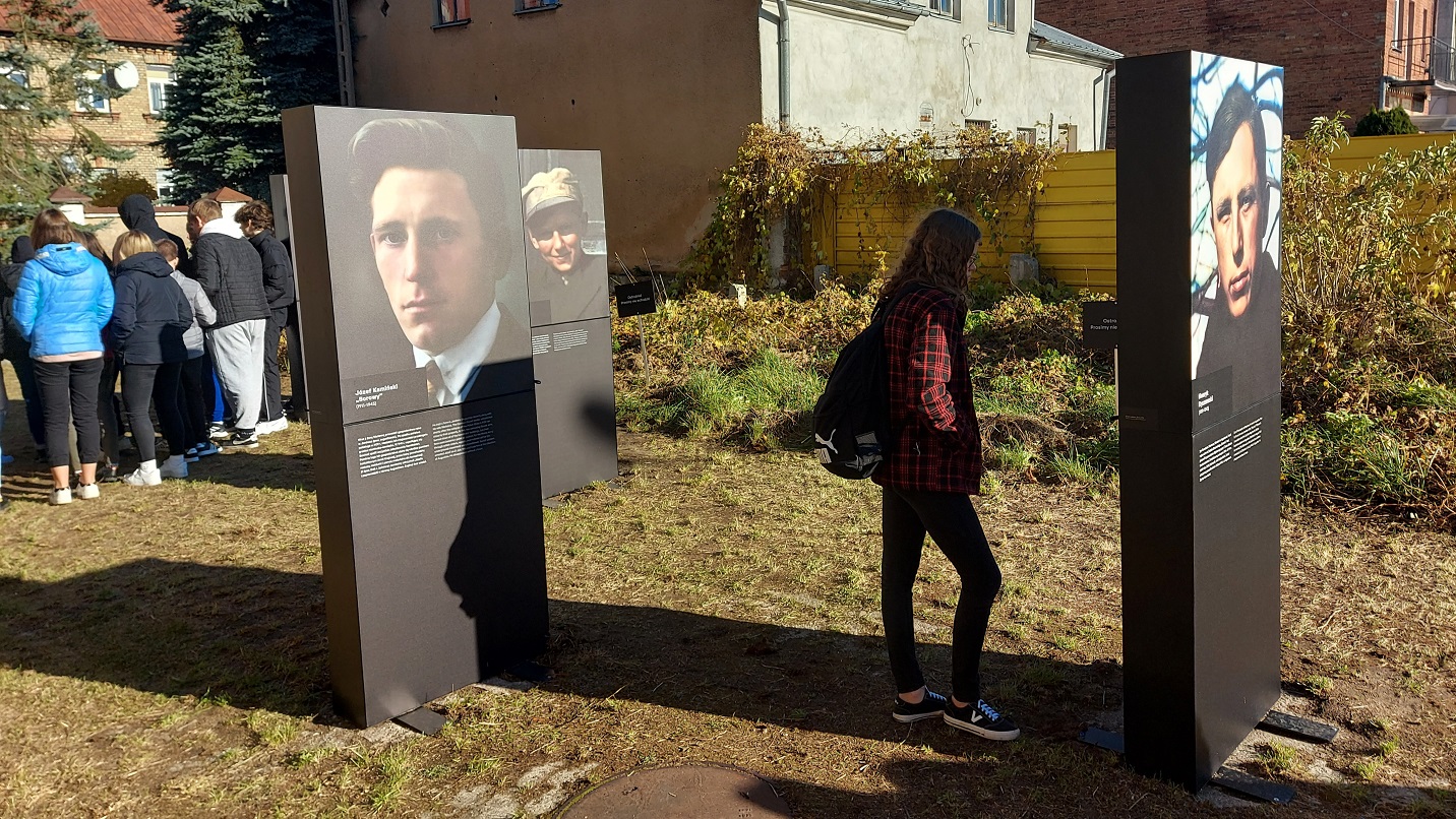 Głośną wystawę "Lipcowi. Twarze ofiar Obławy Augustowskiej" będzie można zobaczyć w Suwałkach