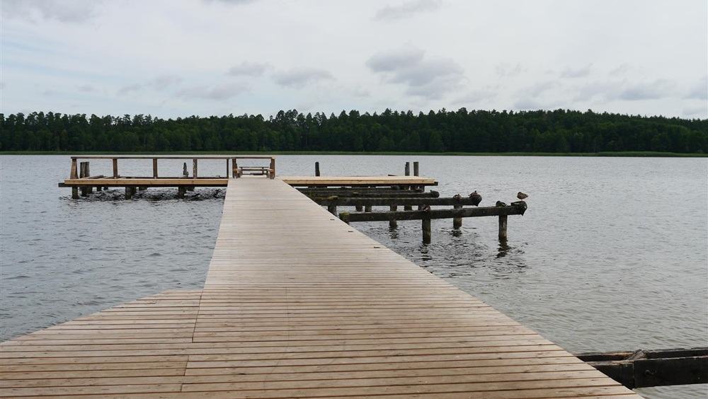 Augustów. Spór o pomost na jeziorze Bielnik nie daje o sobie zapomnieć