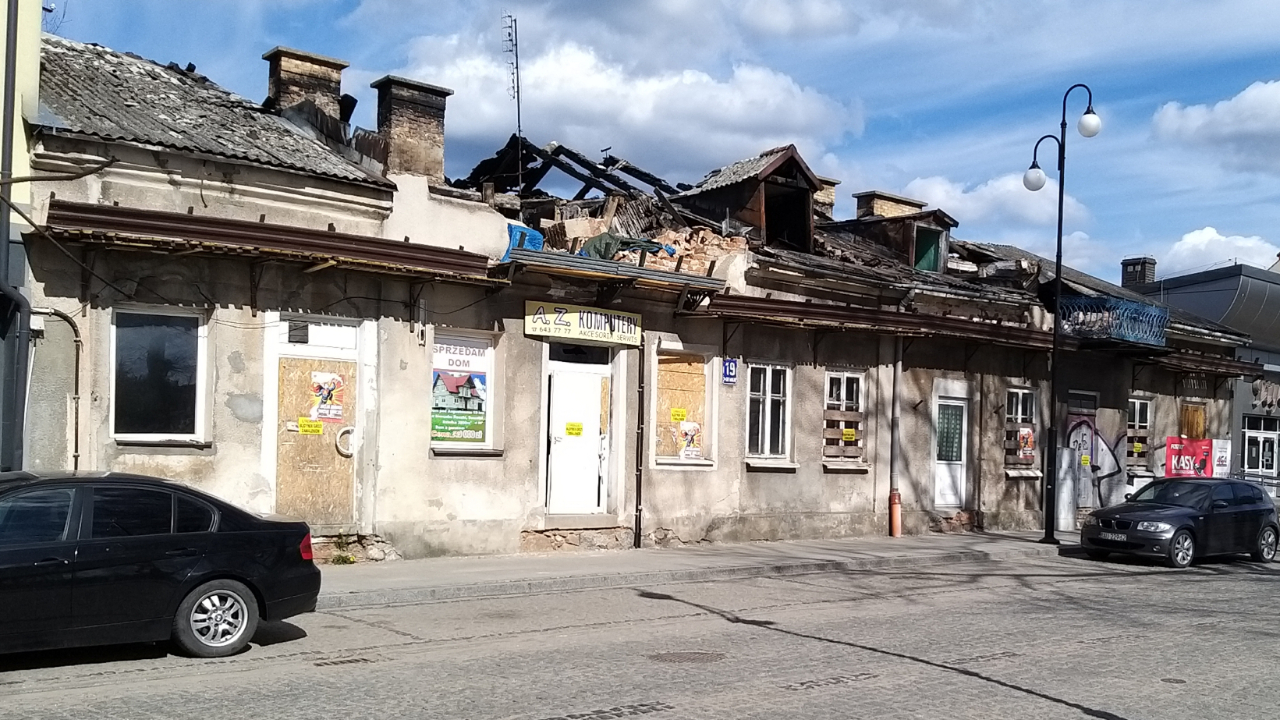 Rozpada się ponad 100-letni budynek w centrum Augustowa