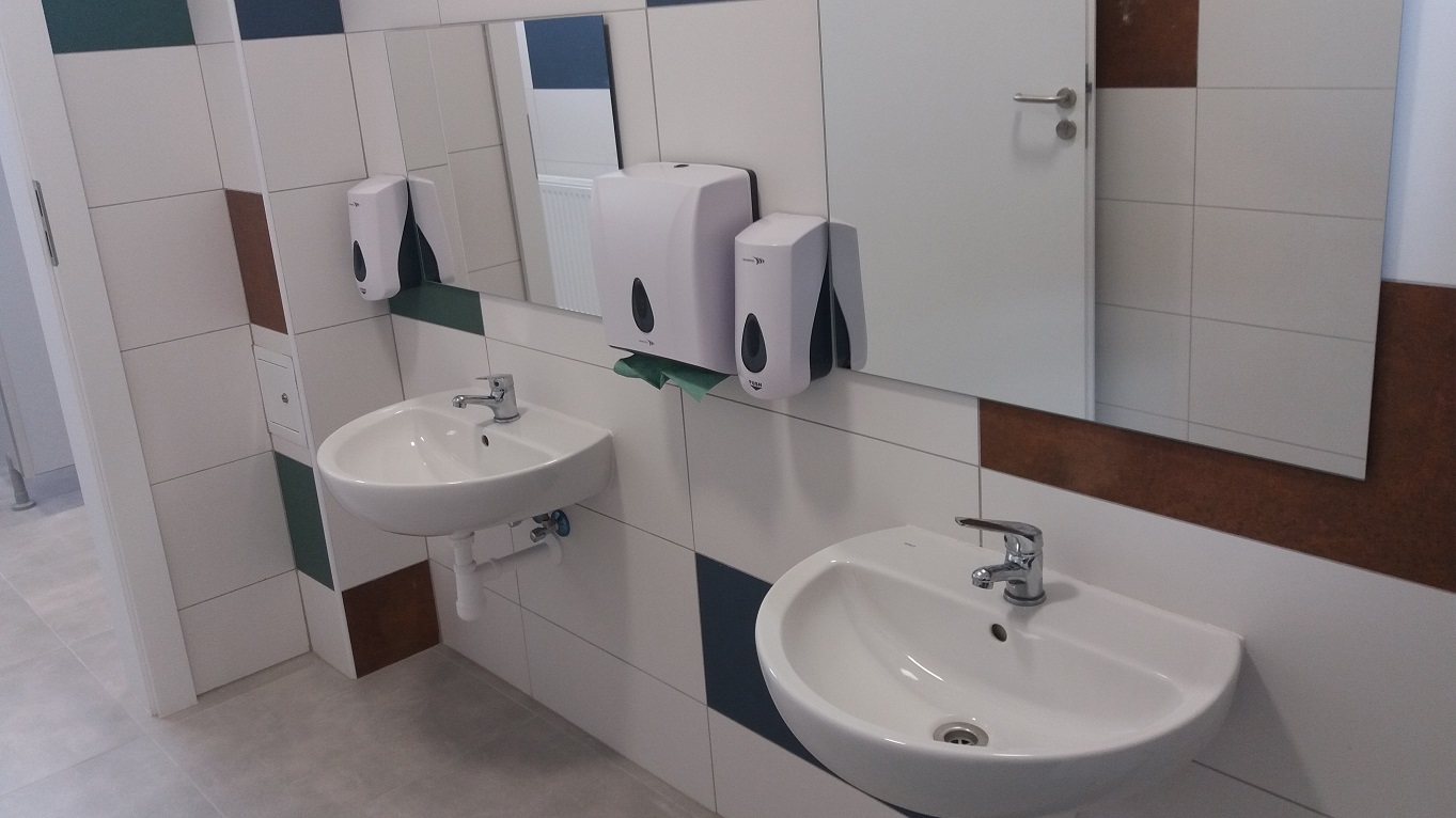 Sejny. Mieszkańcy się szczepili, a uczniowie mają łazienki