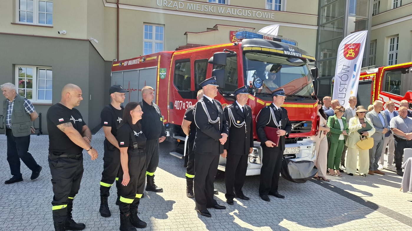 Druhowie z OSP Mołowiste w gminie Płaska mają nowy wóz strażacki