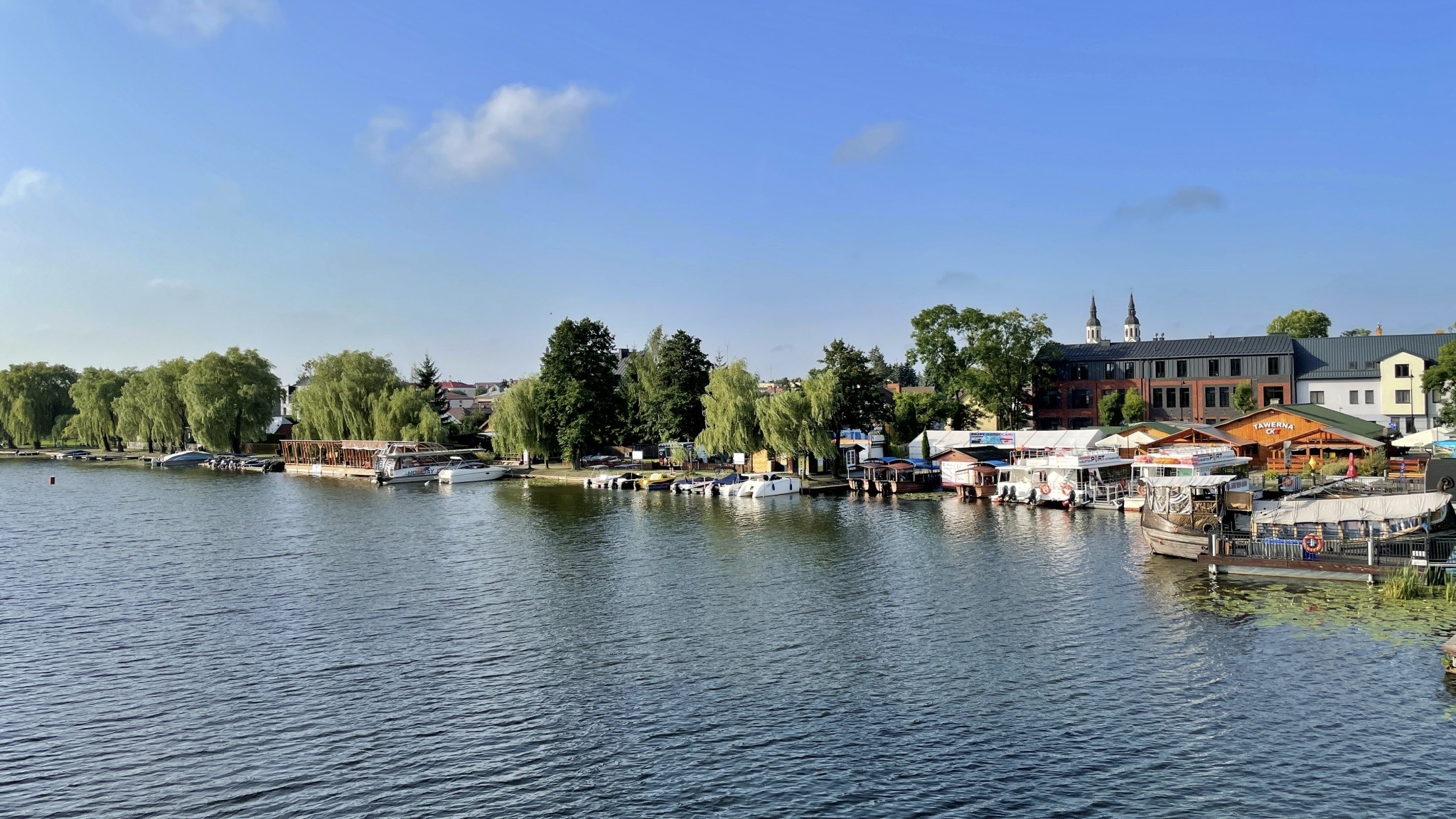 Czy augustowskie bulwary zmieniają się w jarmark?