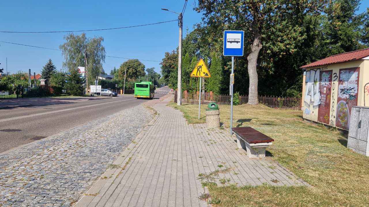 Zadaszenia przystanków na ul. Filipowskiej w Suwałkach domaga się radny Jarosław Kowalewski