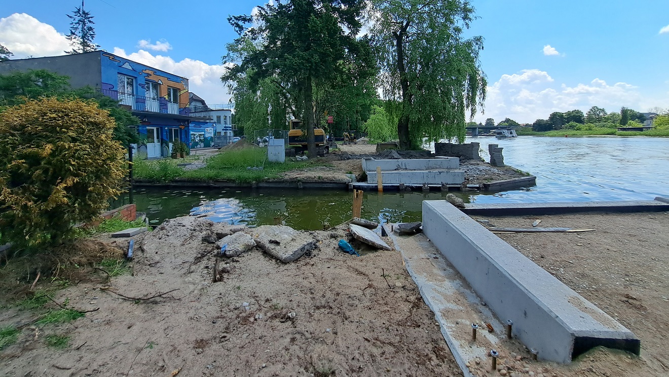 Jest firma, która dokończy budowę dwóch kładek nad Nettą w Augustowie