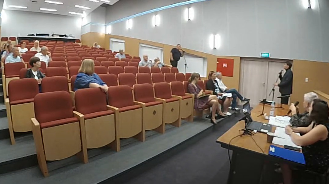 Przez zaniedbanie sołtysa Sejn ważą się losy remontu podłogi w miejskim żłobku