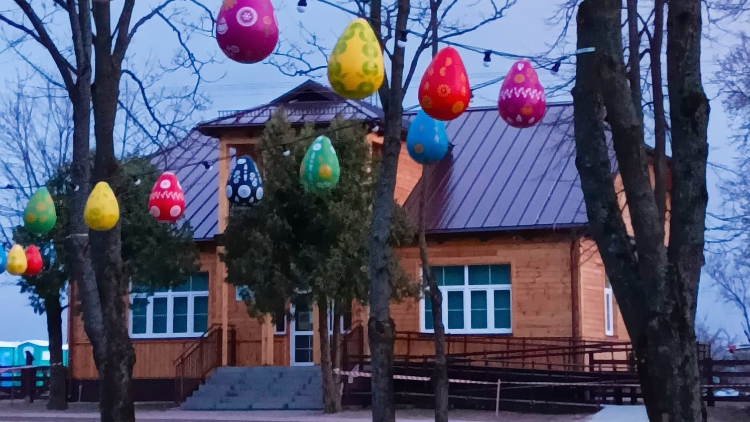 W Lipsku już po raz drugi zawisły gigantyczne pisanki