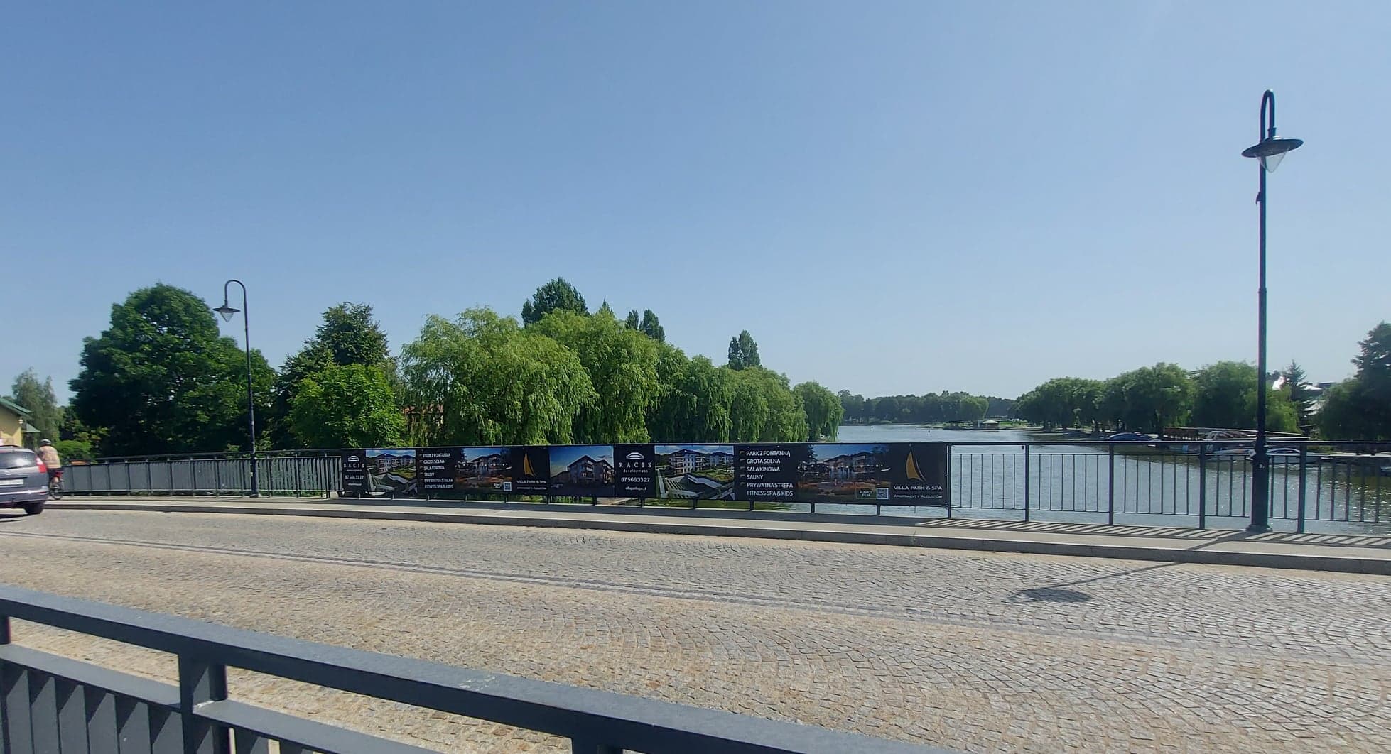 Czy most nad Nettą w Augustowie, to dobre miejsce na wieszanie reklam?