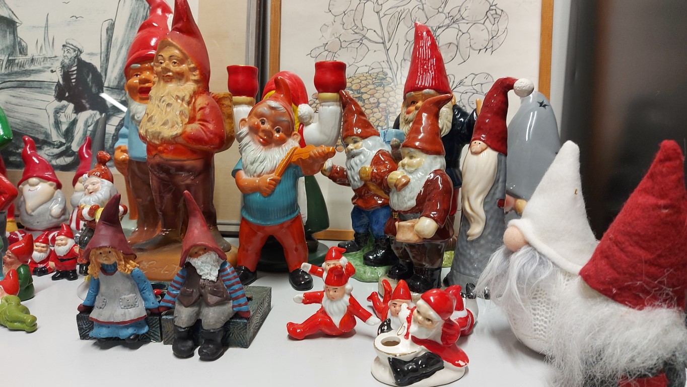 Opowieści różnej treści - ponad 300 krasnoludków w jednym domu