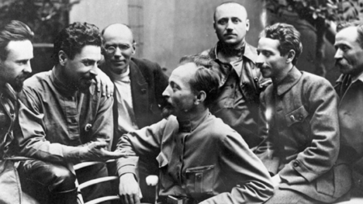 Unosi się duch towarzysza Dzierżyńskiego - felieton Tomasza Kubaszewskiego