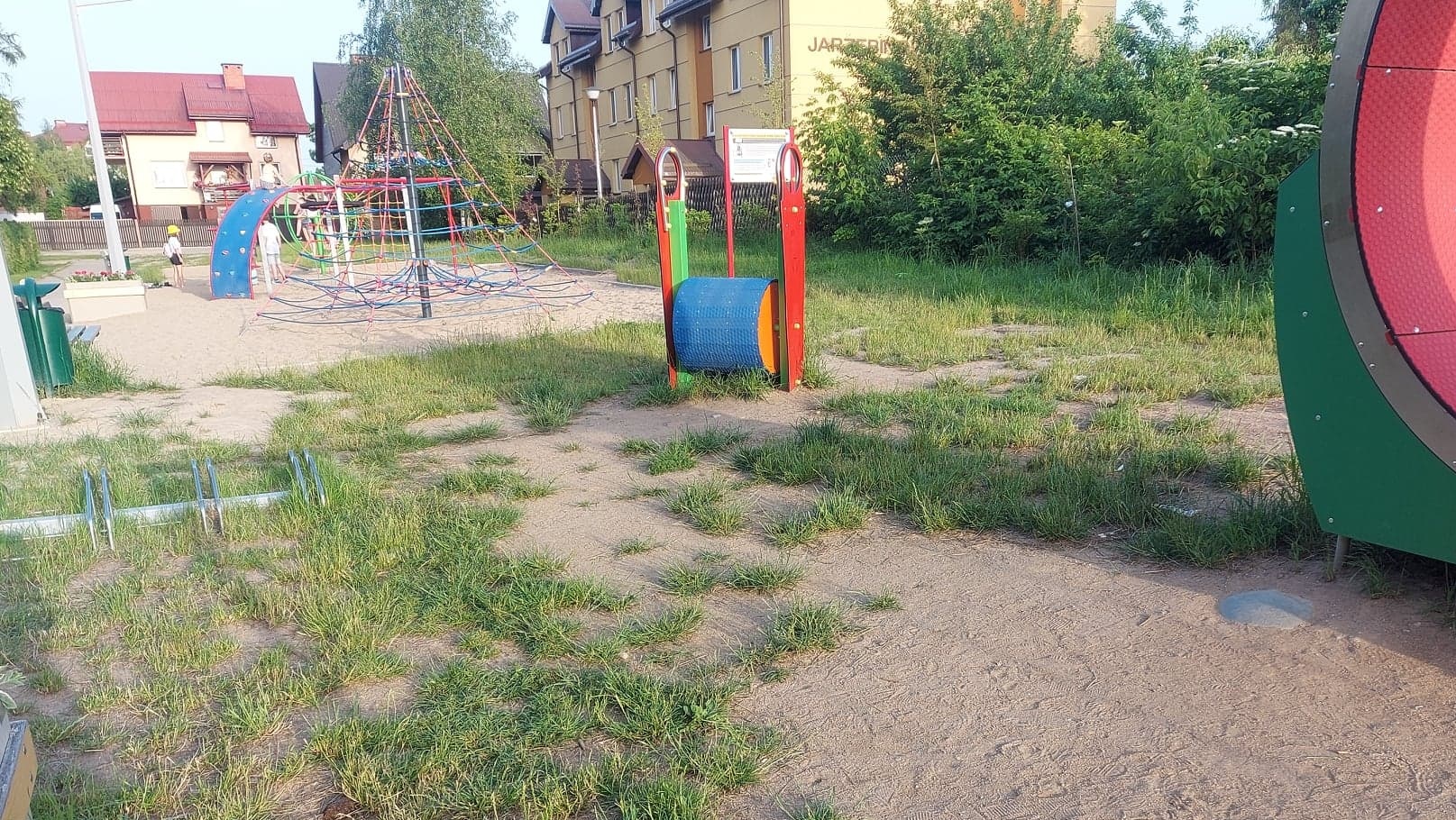 Augustowianie skarżą się na zaśmiecone place zabaw