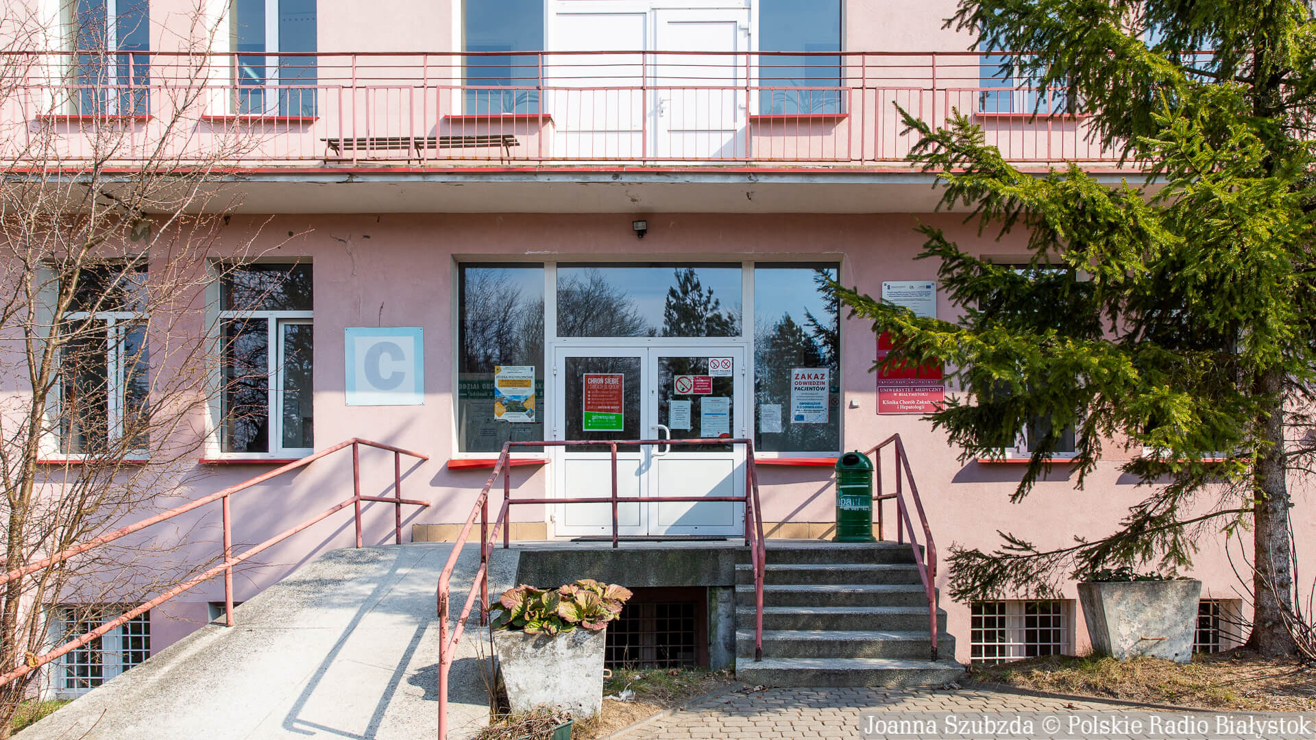 584 nowe przypadki zakażenia koronawirusem, zmarło kolejnych 9 osób, dwie w Podlaskiem