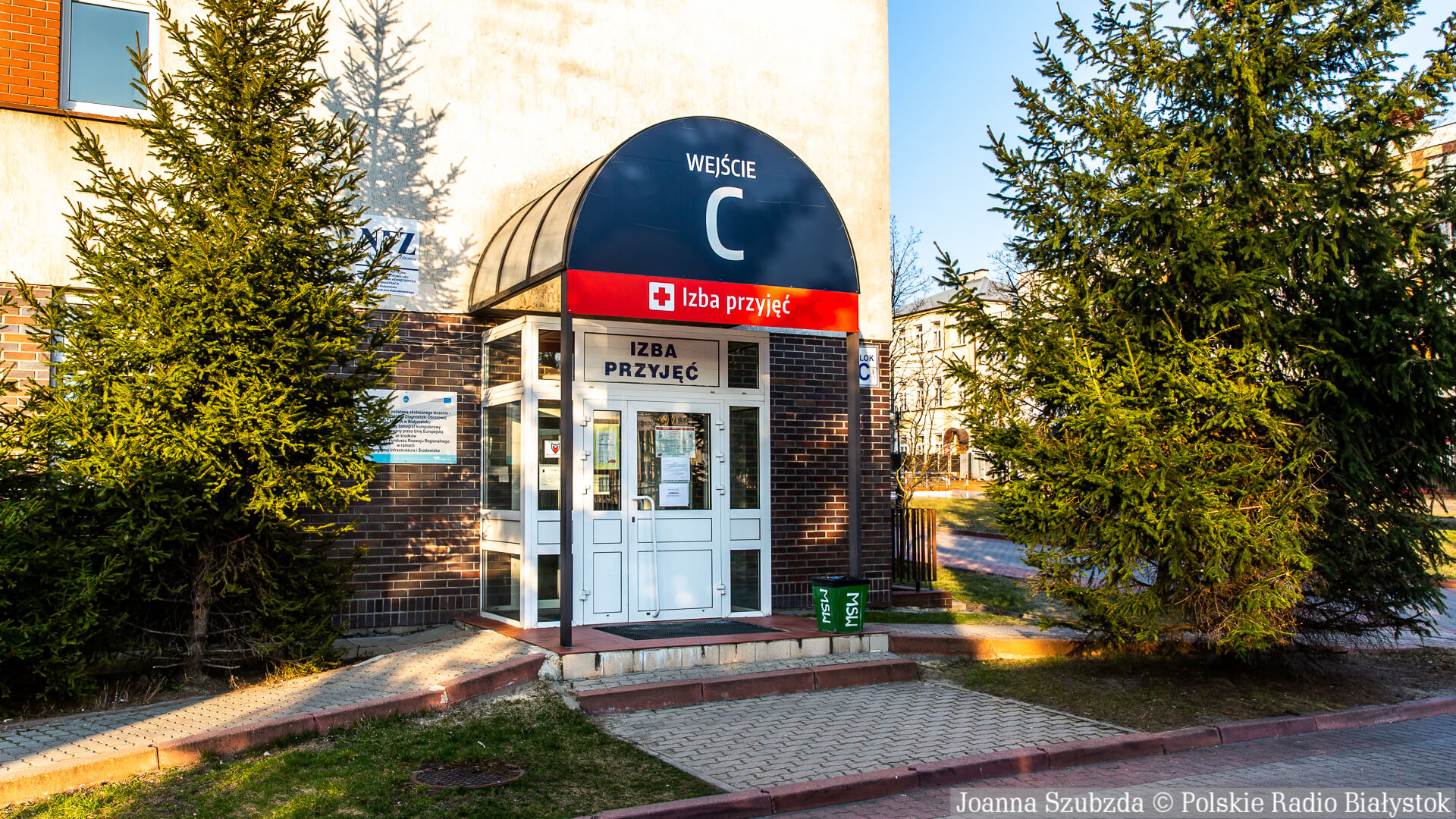 142 nowe zakażenia koronawirusem, zmarło kolejnych 15 osób