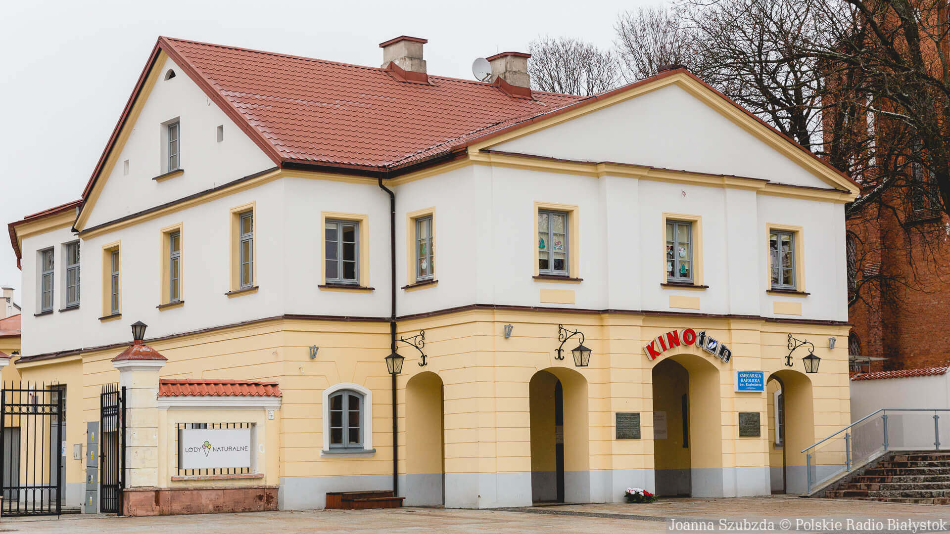 A może do kina... Ton?