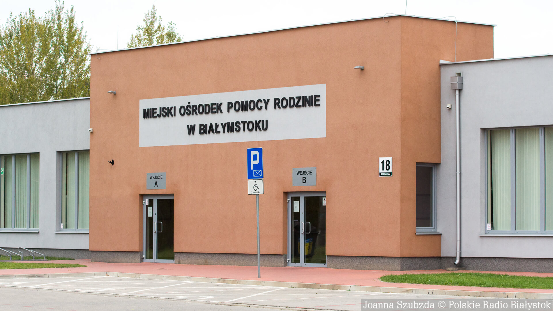 3,5-letnia dziewczynka sama wyszła z domu w Białymstoku. MOPR sprawdza sytuację rodziny