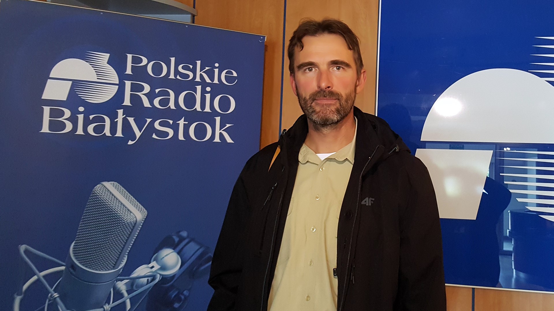 Rykowisko jeleni i duże zwierzęta w lasach