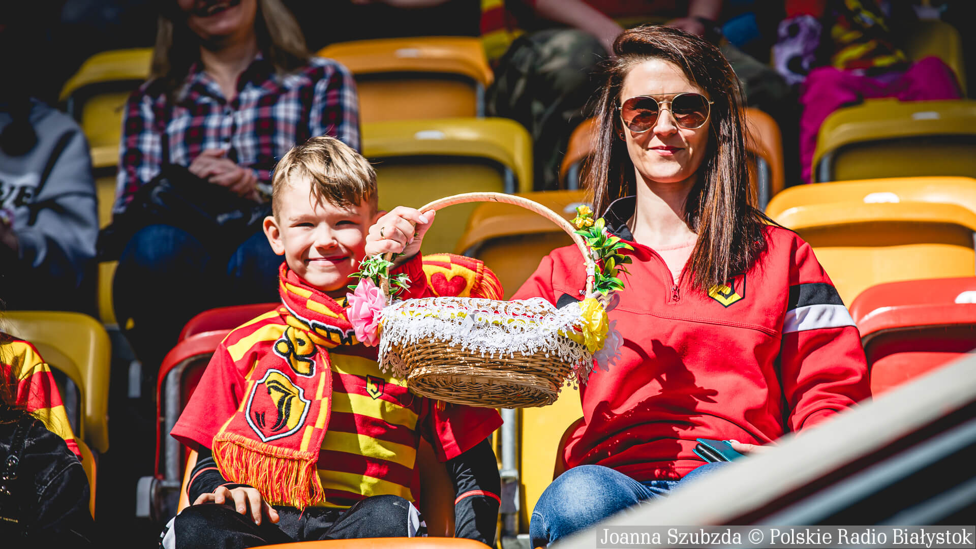Kibice Jagiellonii Białystok poświęcili pokarmy na stadionie [zdjęcia]